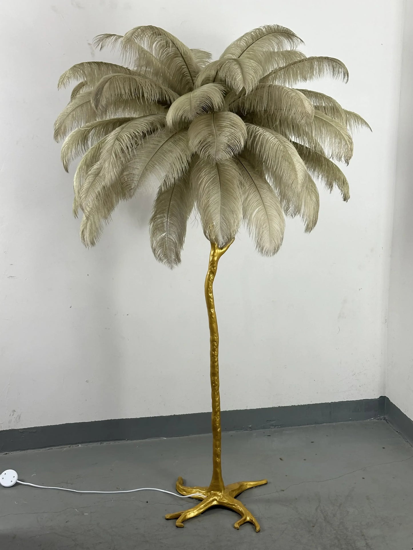 Luxury Modern White Pink Ostrich Feather Floor Lamp Home Corridor Party Stage Romantic Road Decoration E27 Light Bulb Fixture