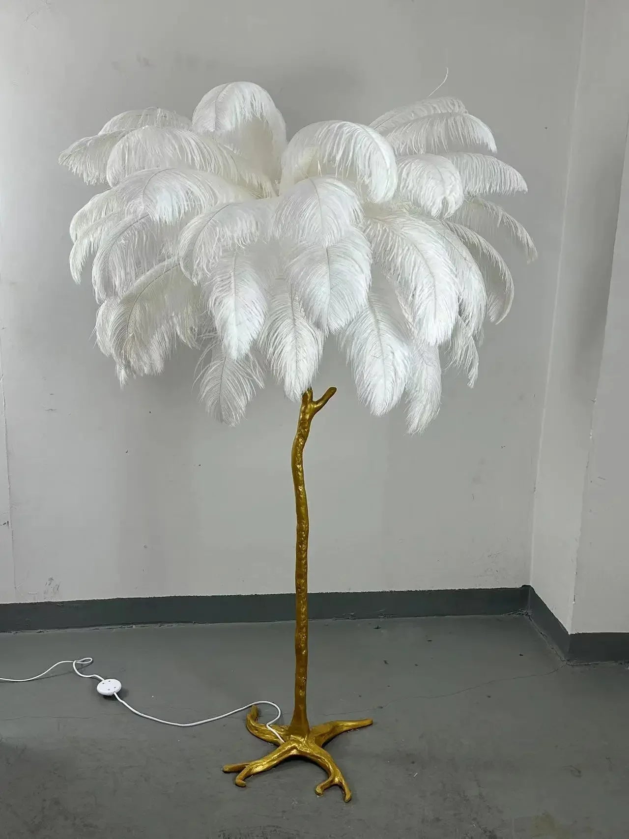 Luxury Modern White Pink Ostrich Feather Floor Lamp Home Corridor Party Stage Romantic Road Decoration E27 Light Bulb Fixture