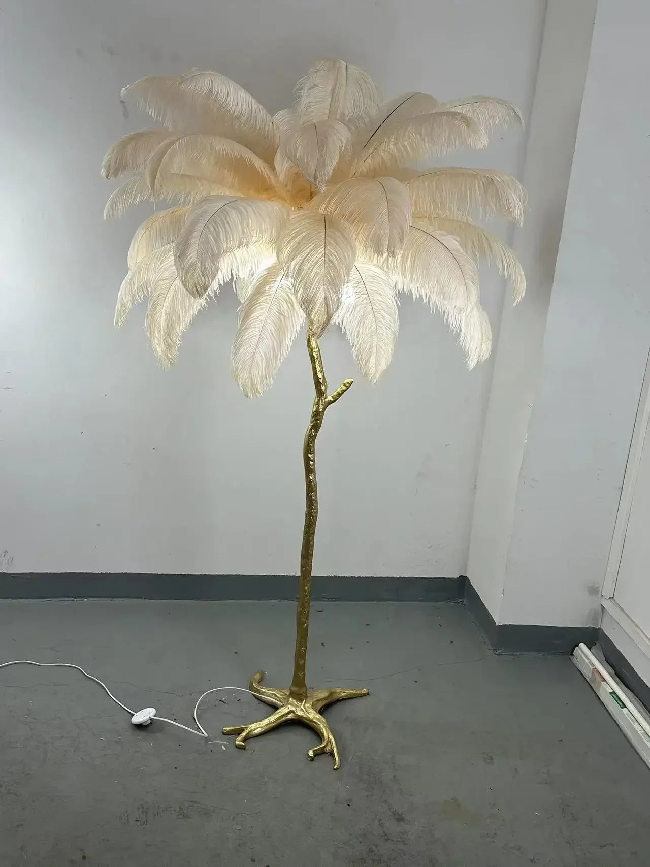 Luxury Modern White Pink Ostrich Feather Floor Lamp Home Corridor Party Stage Romantic Road Decoration E27 Light Bulb Fixture