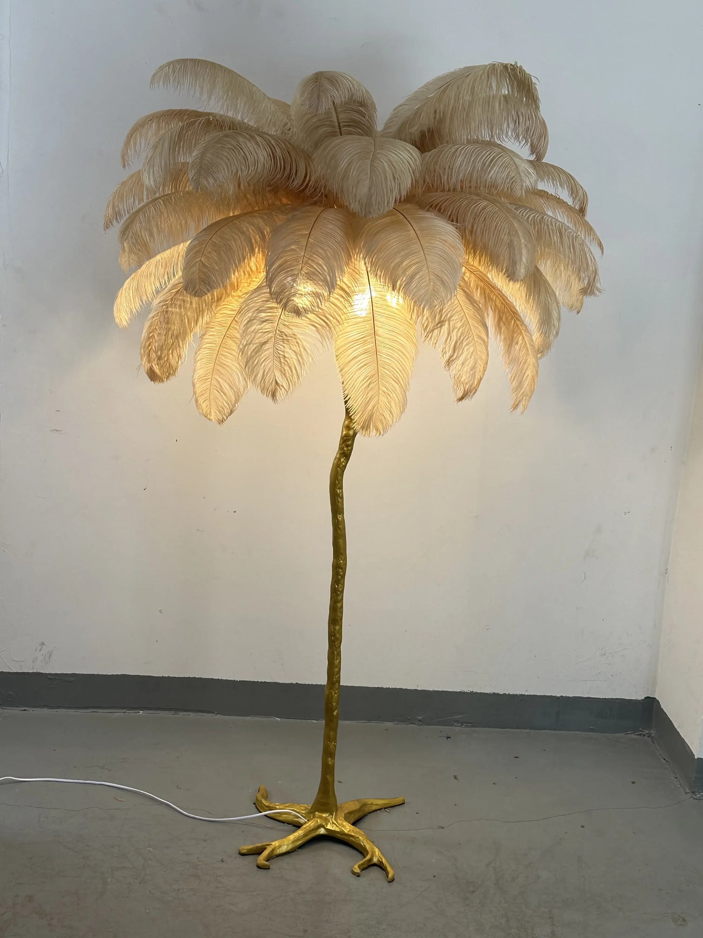 Luxury Modern White Pink Ostrich Feather Floor Lamp Home Corridor Party Stage Romantic Road Decoration E27 Light Bulb Fixture